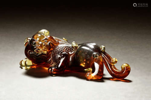 AMBER CARVED 'MYTHICAL BEAST' FIGURE