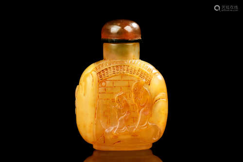 AGATE CARVED 'PEOPLE' SNUFF BOTTLE