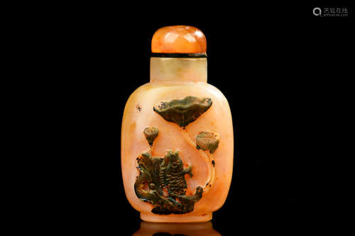 AGATE CARVED 'FISH' SNUFF BOTTLE