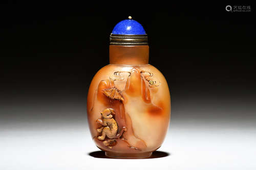 AGATE CARVED 'MONKEY' SNUFF BOTTLE