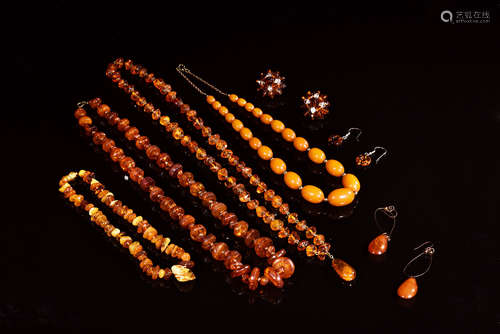 GROUP OF TEN NATURAL AMBER JEWELRY