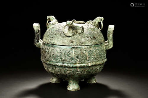 ARCHAIC BRONZE CAST TRIPOD RITUAL VESSEL, DING