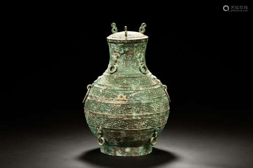 ARCHAIC BRONZE CAST JAR WITH LID