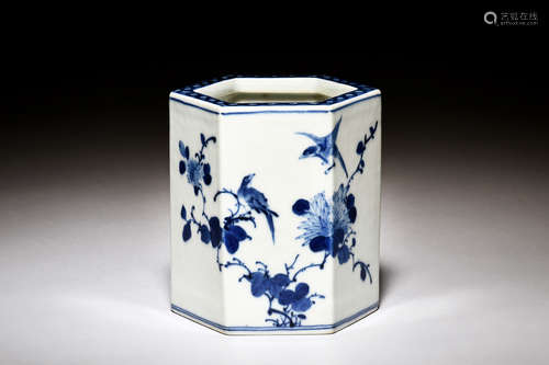 BLUE AND WHITE 'FLOWERS AND BIRDS' BRUSH POT