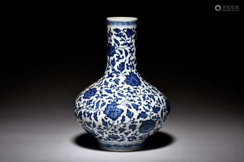 BLUE AND WHITE 'FLOWERS' VASE