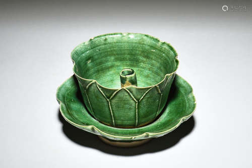 GREEN GLAZED 'LOTUS' OIL LAMP