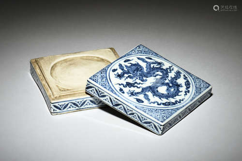 BLUE AND WHITE 'DRAGONS' INKWELL WITH COVER