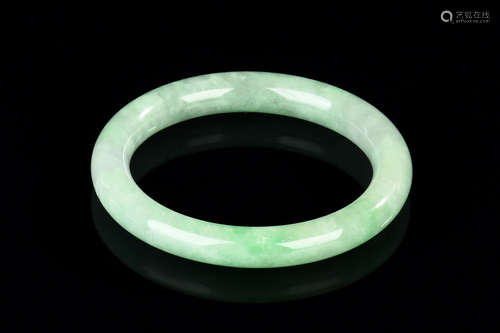 JADEITE ROUND BANGLE WITH AIGL CERTIFICATE