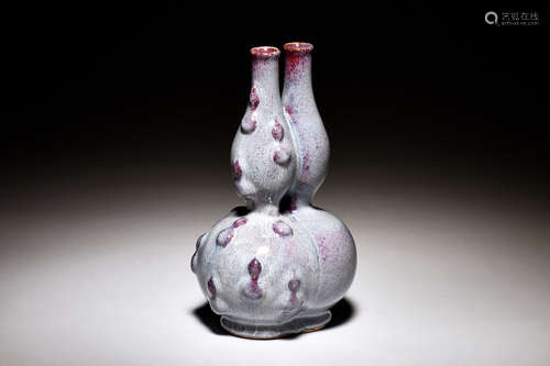 GUAN-TYPE LINKED DOUBLE GOURD VASE