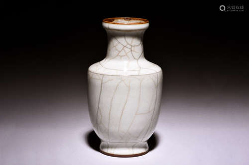 GUAN TYPE CRACKLE WARE VASE