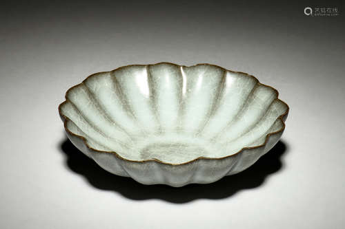 CELADON GLAZED FLORIFORM BOWL