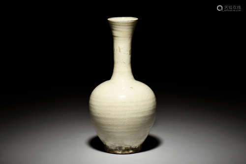 HUTIAN KILN CELADON GLAZED VASE