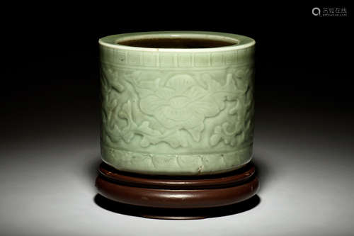 LONGQUAN WARE 'FLOWERS' BRUSH POT