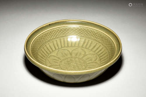 LONGQUAN WARE 'FLOWERS' PLATE