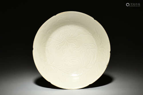 WHITE GLAZED AND CARVED 'FLOWERS' DISH