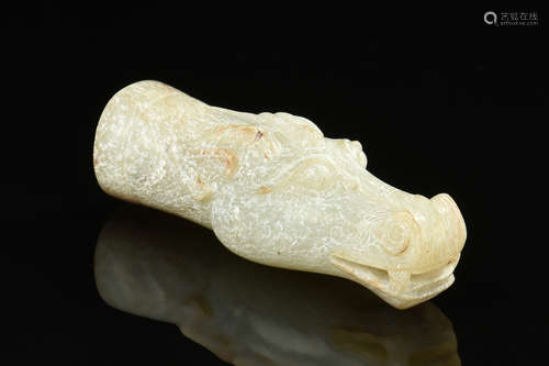 WHITE JADE CARVED 'DRAGON HEAD' ORNAMENT