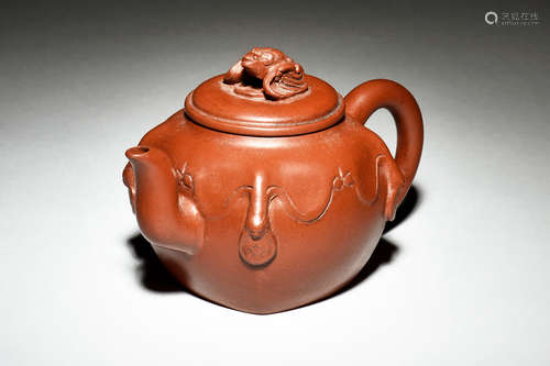 YIXING ZISHA 'MYTHICAL BEAST' TEAPOT