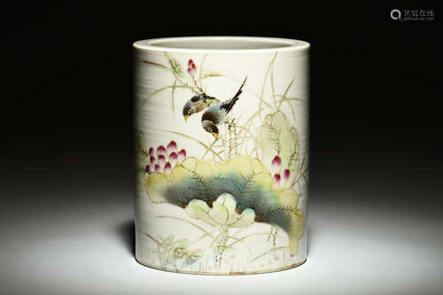 FAMILLE ROSE 'BIRDS' BRUSH POT