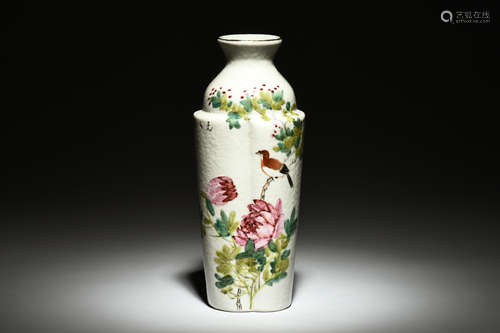 FAMILLE ROSE 'BIRDS' VASE