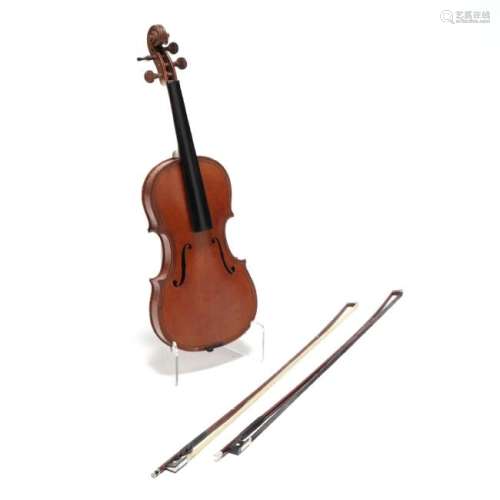 Maggini Full Size Violin With Case and Two Bows