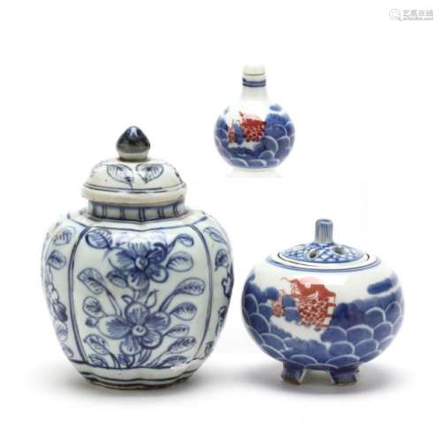 Three Chinese Blue and White Accessories