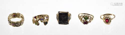 Four yellow gold rings with colored stones, to in