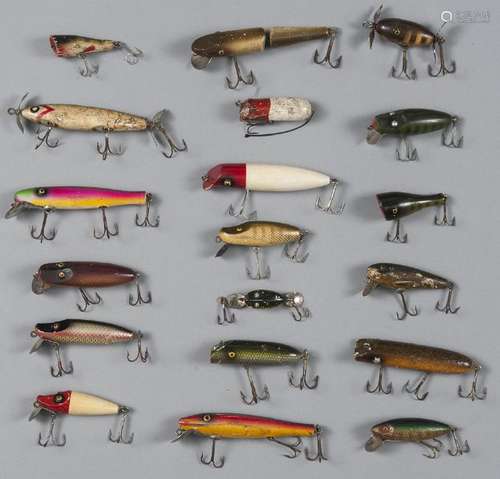 Twenty-four Paw Paw wood fishing lures, longest -