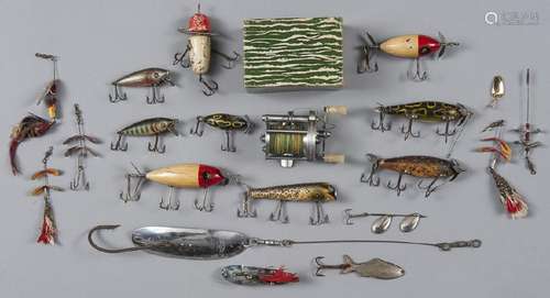 Nine Pflueger wood fishing lures, to include Glob