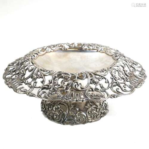 Amn. Sterling Tazza with Cast & Chased Openwork Border