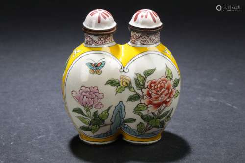 A Duo-opening Chinese Snuff Bottle Display