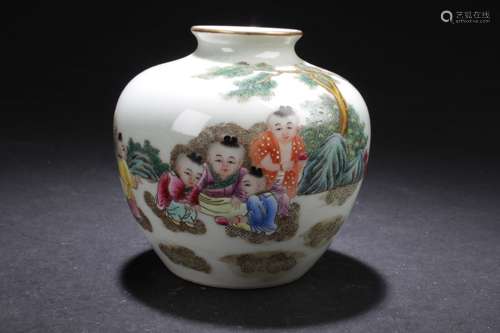 A Joyful-kid Chinese Estate Story-telling Porcelain Vase Display