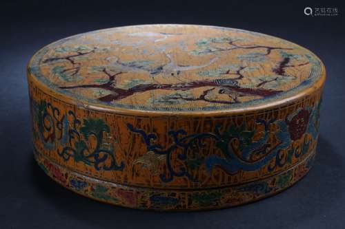 A Chinese Lidded Dragon-decorating Estate Lacquer Box Display