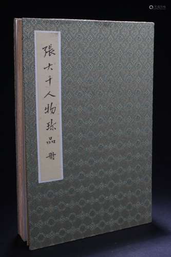 A Chinese Abstract-style Painting-book Display