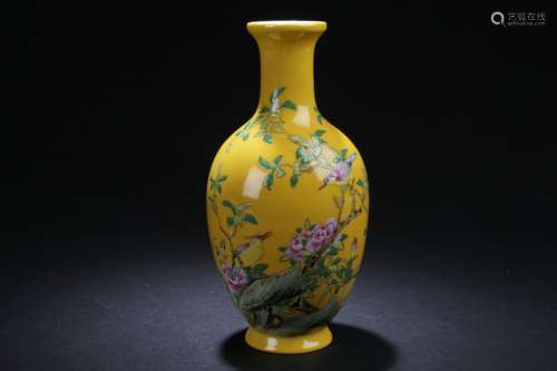 A Chinese Nature-sceen Yellow Fortune Porcelain Vase