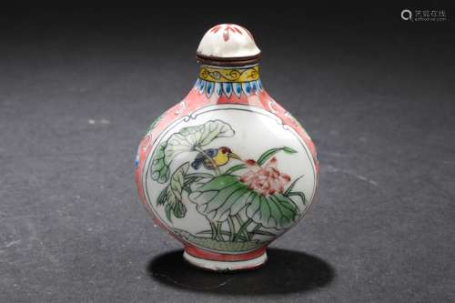 A Chinese Estate Snuff Bottle Display