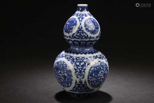 A Calabash-shape Chinese Estate Plant-filled Porcelain Vase Display