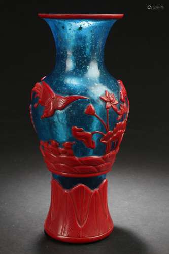 A Chinese Aqualic-sceen Estate Overlay Peking Glass Vase Display