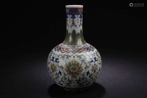 A Chinese Multi-fortune Bat-framing Porcelain Vase Display