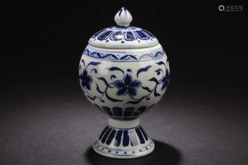 A Chinese Lidded Blue and White Fortune Porcelain Display