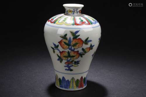 A Chinese Peach-fortune Estate Porcelain Fortune Porcelain Vase Display