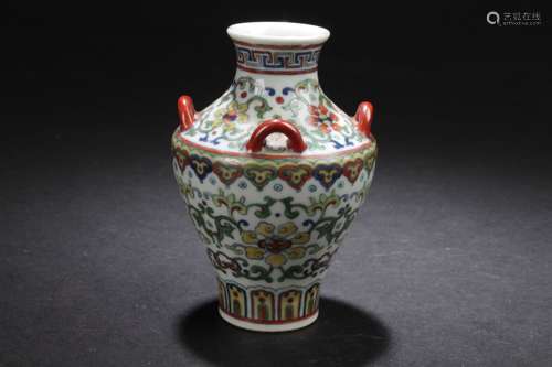 A Chinese Bat-framing Handled Estate Porcelain Vase Display