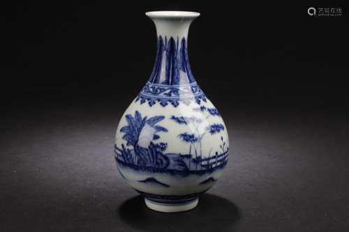 A Flat-opening Chinese Blue and White Porcelain Vase Display