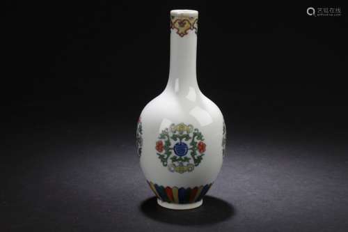 A Chinese Bat-framing Longlife-Fortune Estate Porcelain Vase