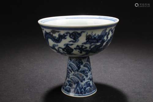 An Estate Chinese Blue and White Dragon-decorating Cup Display