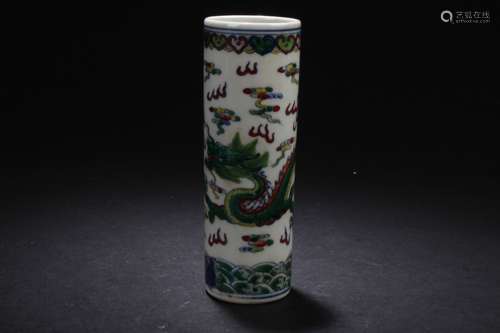 An Estate Dragon-decorating Chinese Porcelain Brushpot Display