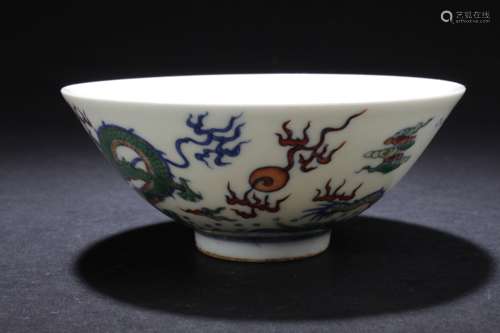 An Estate Chinese Dragon-decorating Porcelain Display Bowl