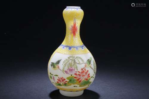 A Windowed Chinese Narrow-opening Nature-sceen Overlay Vase Display