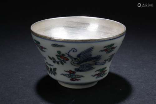 A Phoenix-decorating Chinese Porcelain Fortune Cup Display