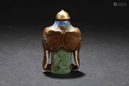 A Duo-elephant Chinese Estate Snuff Bottle