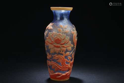 A Loctus-framing Chinese Peking-glass Estate Vase